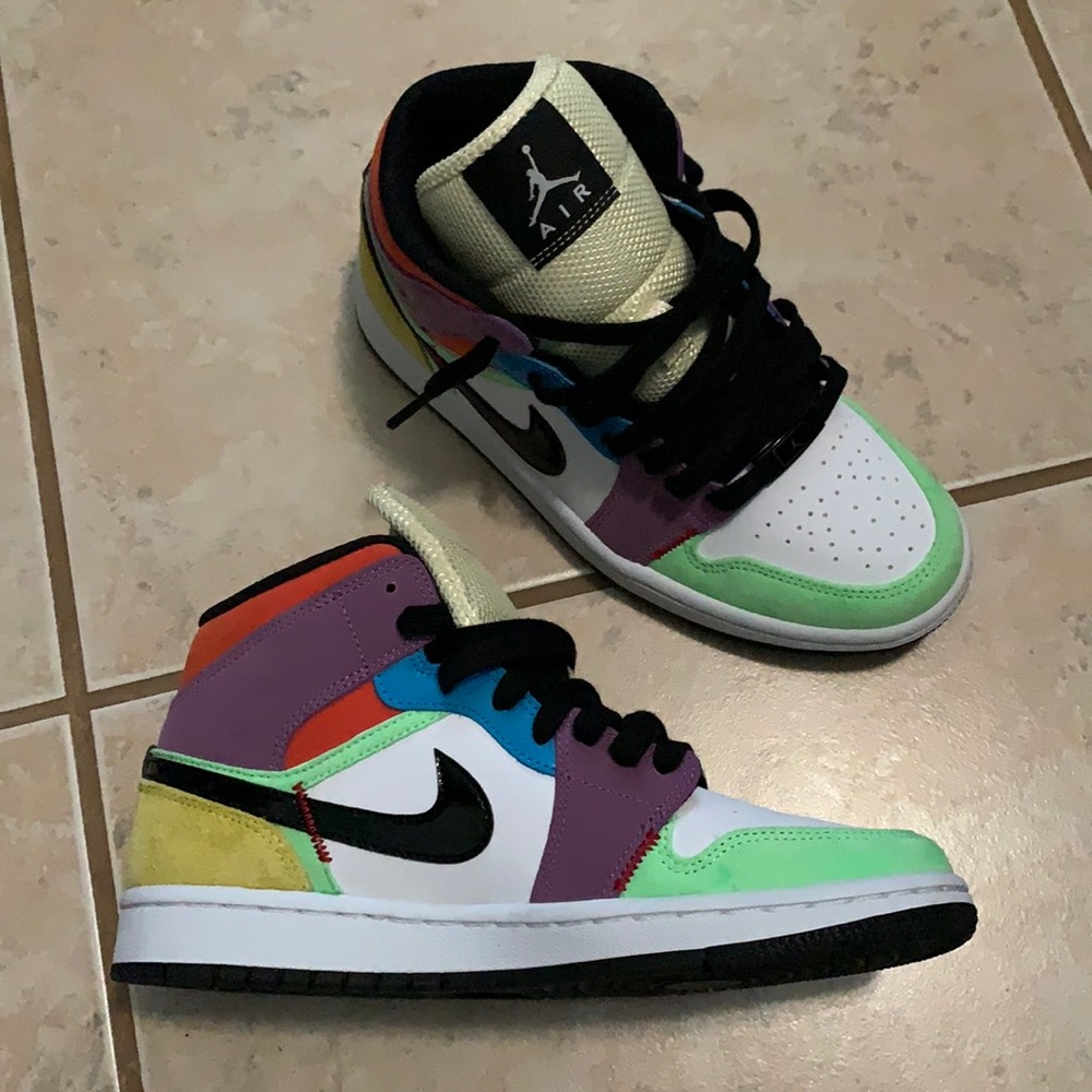 WMNS AIR JORDAN 1 MID SE ‘lightbulb’